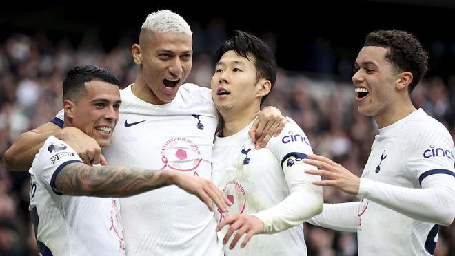 Tottenham ký hợp đồng với hậu vệ Dragusín của Genoa với giá 26 triệu bảng